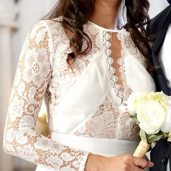 White lace long sleeve wedding dress with open back - Picture 3 of 8